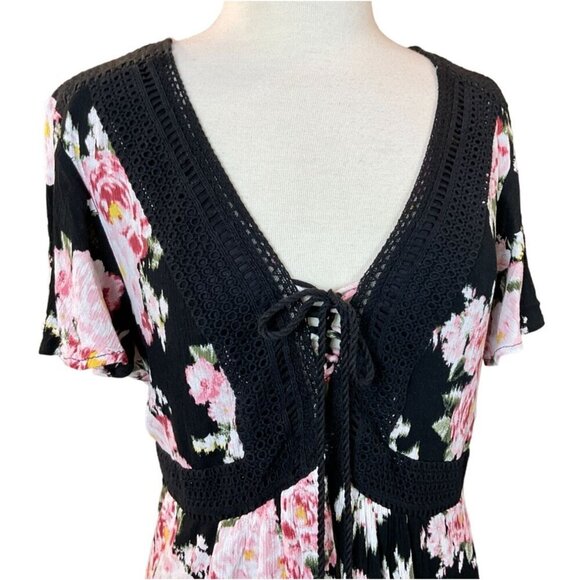 Torrid Mini Gauze Lace-Up Black and Pink Floral Skater Dress 1X Flutter Sleeves - Picture 2 of 8